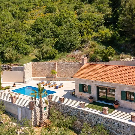 Villa - Between & Blue Kaštel Kambelovac
